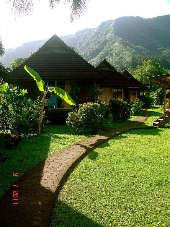 Tauhanihani Village Lodge La Vague Bleue Теахупоо Экстерьер фото